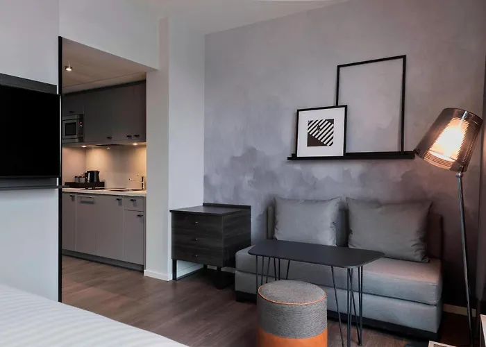 Hotel By Marriott Frankfurt Center 4*